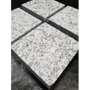 Trinkelės Pearl granito degintos 10x10x2, m2