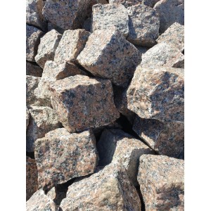 Trinkelės granito raudonos skeltos ~8x8x8 cm, 1000 kg