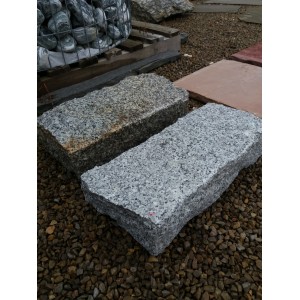 Blokeliai granito pilki 40x20x10cm, vnt (1vnt=+/-24kg)
