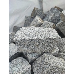 Trinkelės granito pilkos skeltos ~20x10x5cm kg 