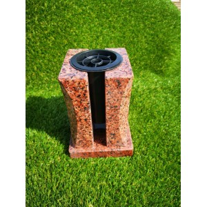 Raudona granitinė kapų vaza