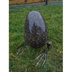 Dekoratyvinis granito kiaušinis, margai rudas, 34x44cm (Vilniuje, Bukiškis) - 056
