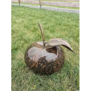 Dekoratyvinis granito obuolys, rudas, 30x32cm (Vilniuje, Bukiškis) - 072