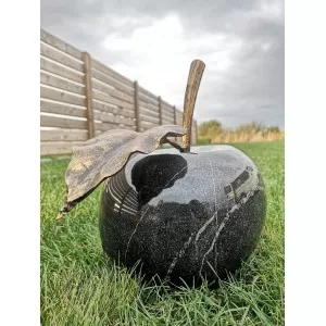 Dekoratyvinis granito obuolys, juodas, 32x35cm (Vilniuje, Bukiškis) - 081