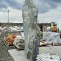 Monolitas Punte Verde Alpi ~290cm aukščio (Vilniuje, Molėtų pl.)