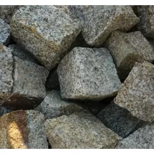 Trinkelės granito Gelsvos skeltos ~5x5x5, 1000kg